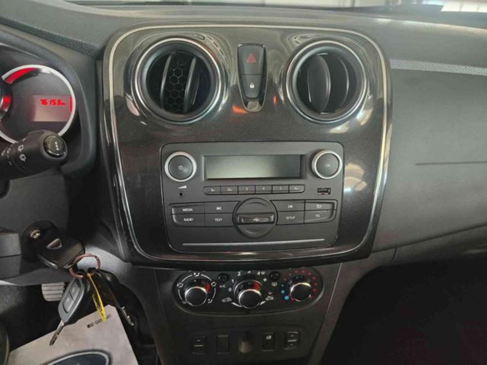 Dacia Sandero usata a Bologna (14)