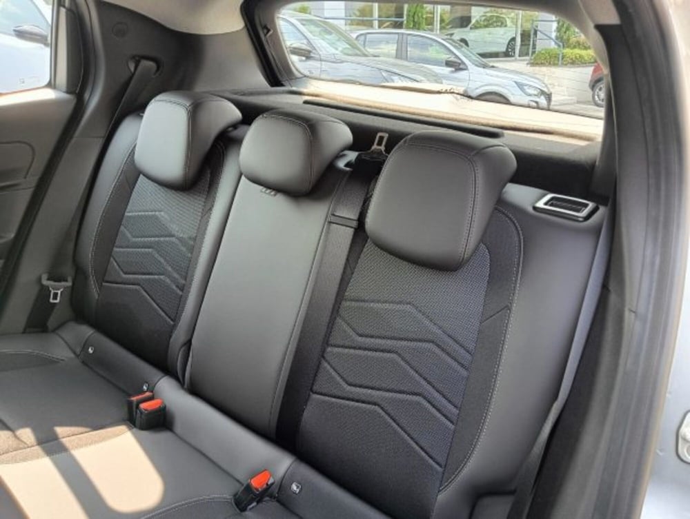 Jeep Avenger nuova a Brescia (10)
