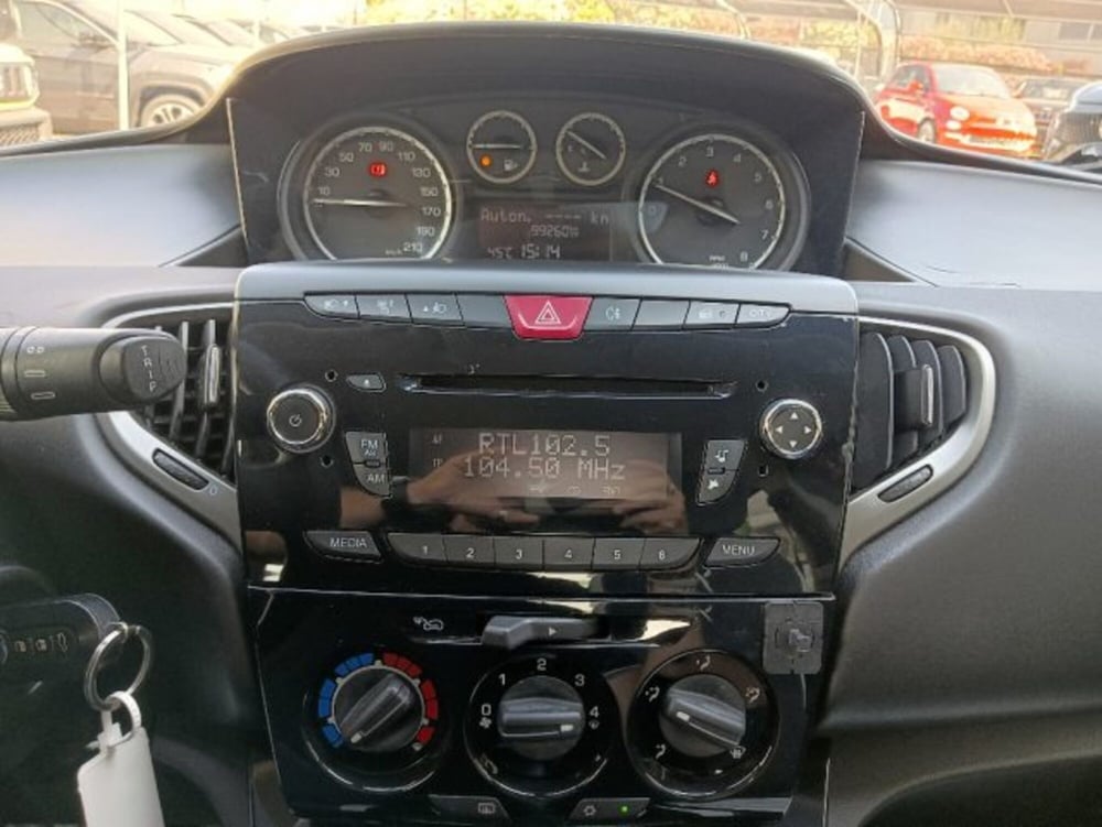 Lancia Ypsilon usata a Brescia (12)