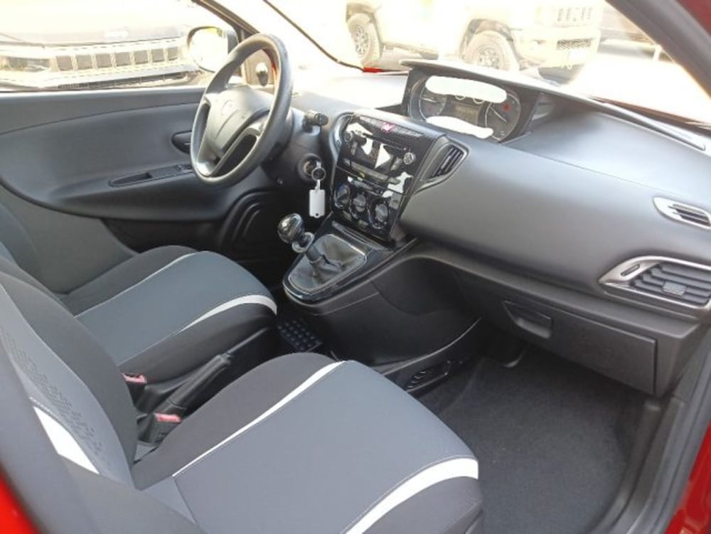 Lancia Ypsilon usata a Brescia (14)