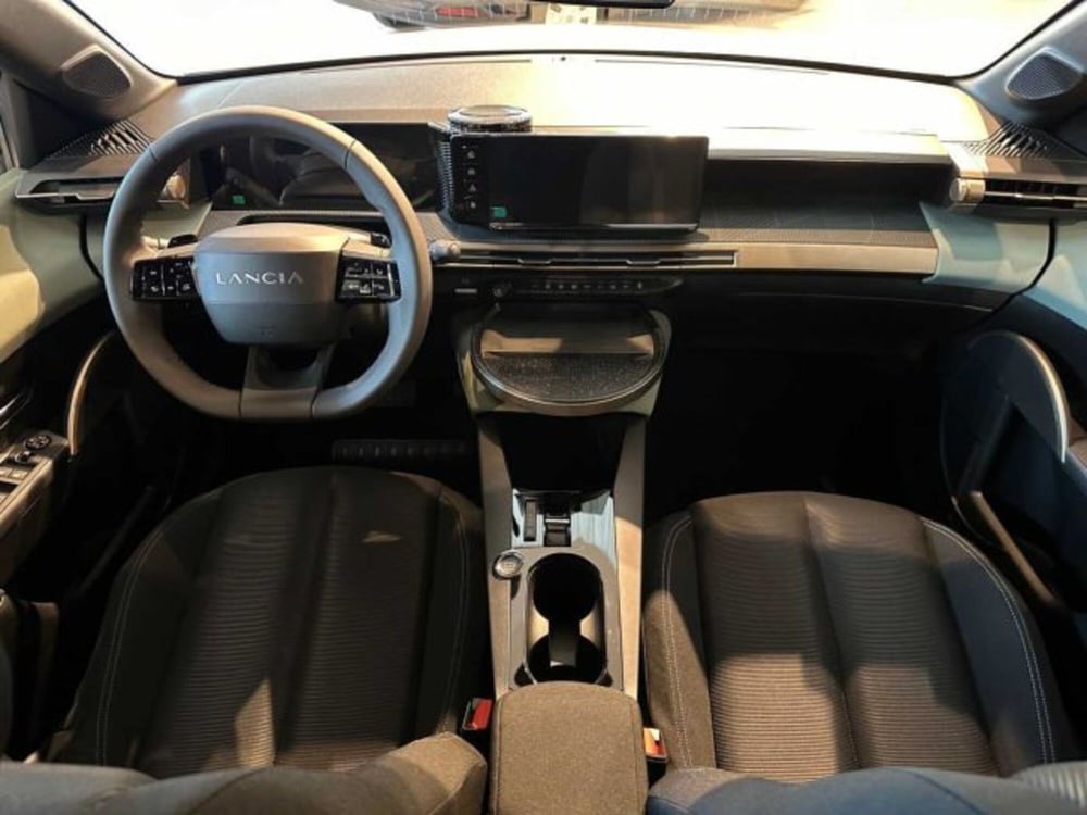 Lancia Ypsilon nuova a Sondrio (11)