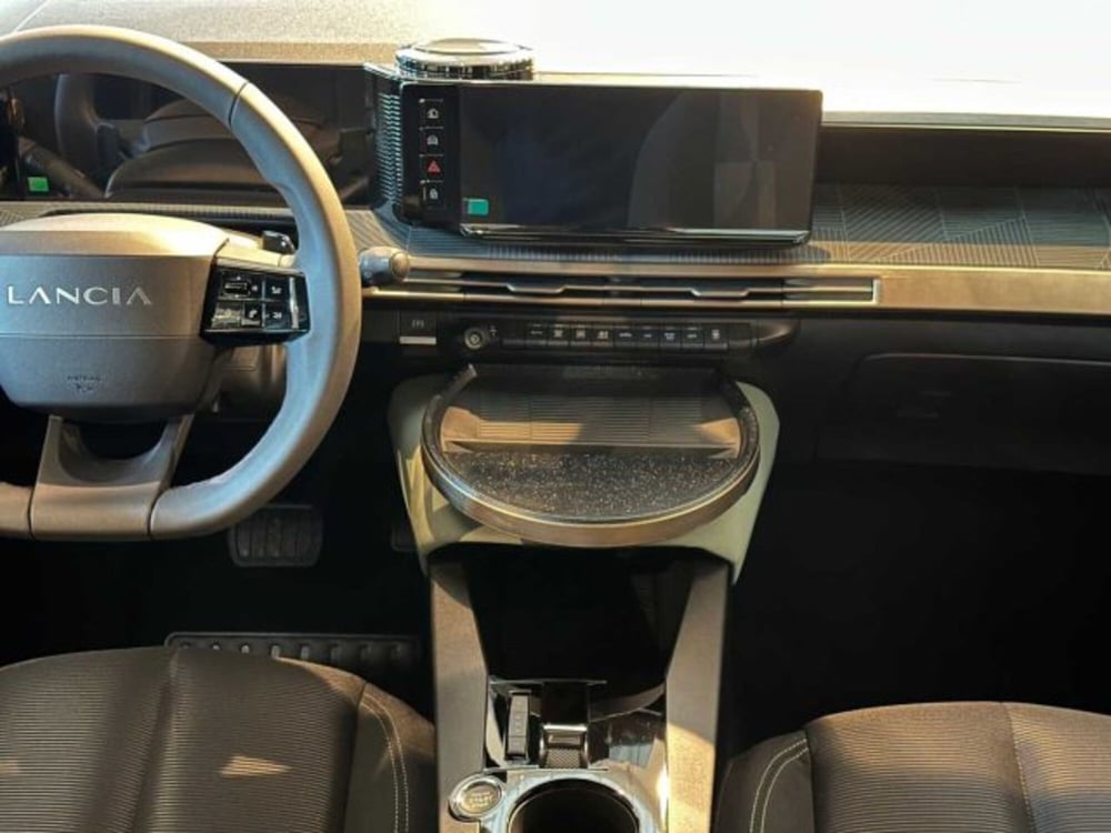 Lancia Ypsilon nuova a Sondrio (12)
