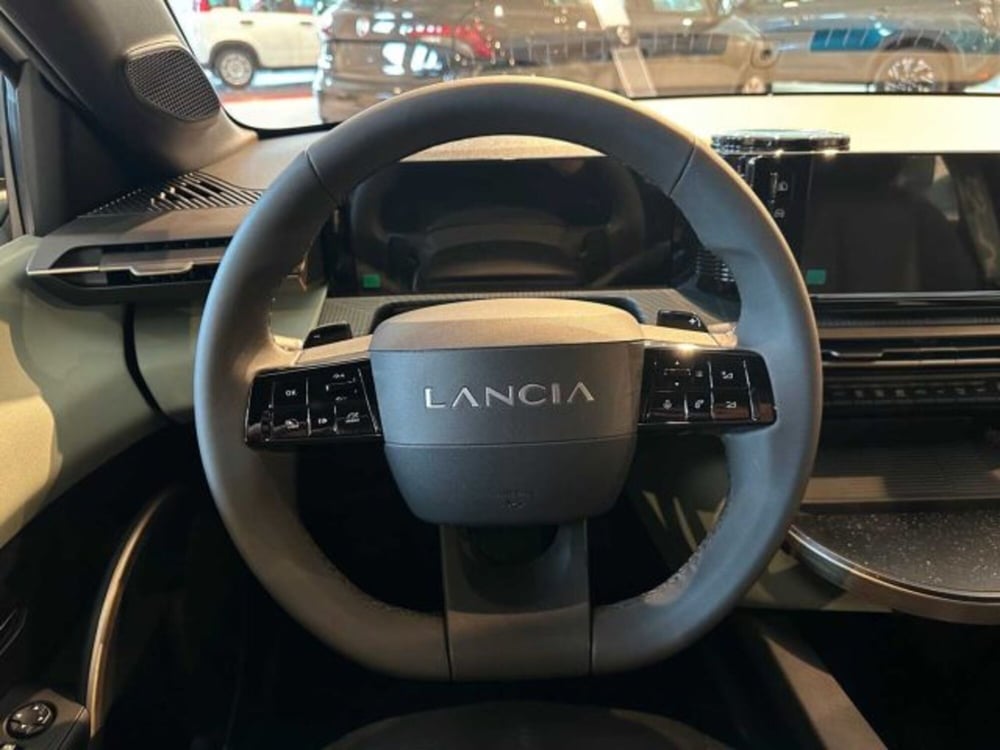 Lancia Ypsilon nuova a Sondrio (13)
