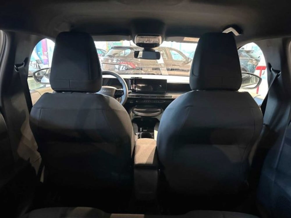 Lancia Ypsilon nuova a Sondrio (15)