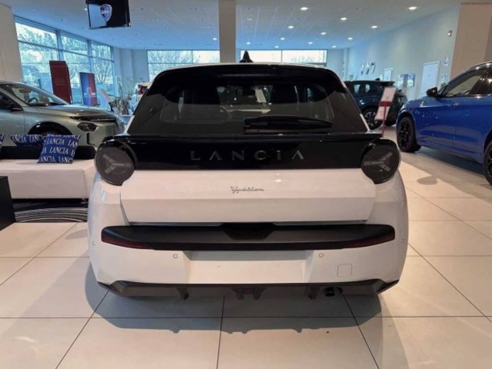 Lancia Ypsilon nuova a Sondrio (3)