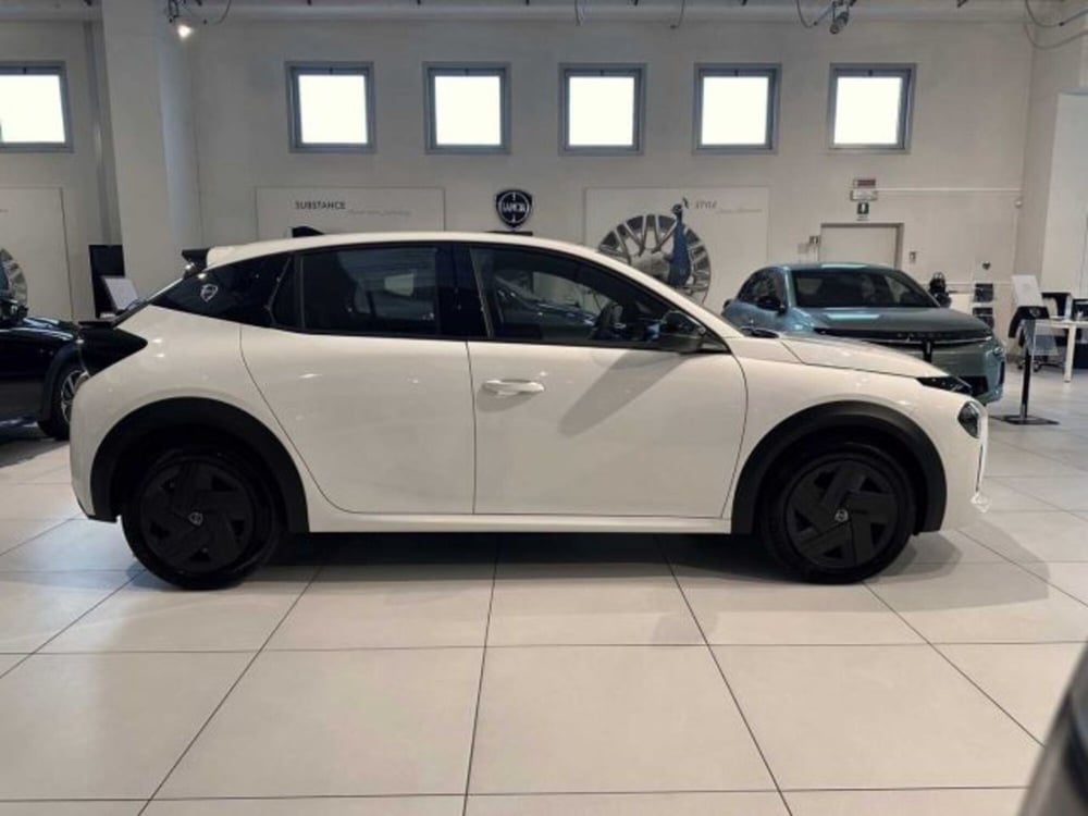 Lancia Ypsilon nuova a Sondrio (5)