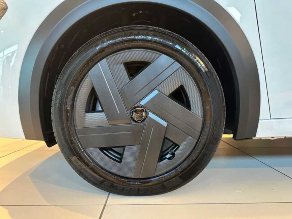 Lancia Ypsilon nuova a Sondrio (8)