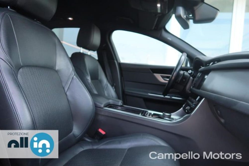 Jaguar XF Sportbrake usata a Venezia (14)