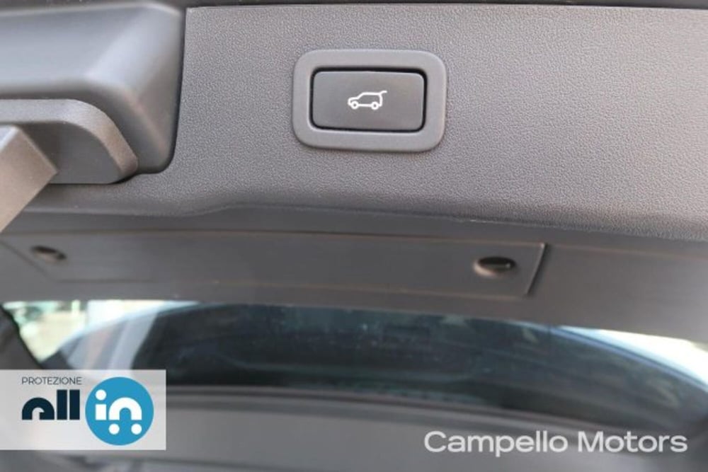 Jaguar XF Sportbrake usata a Venezia (17)