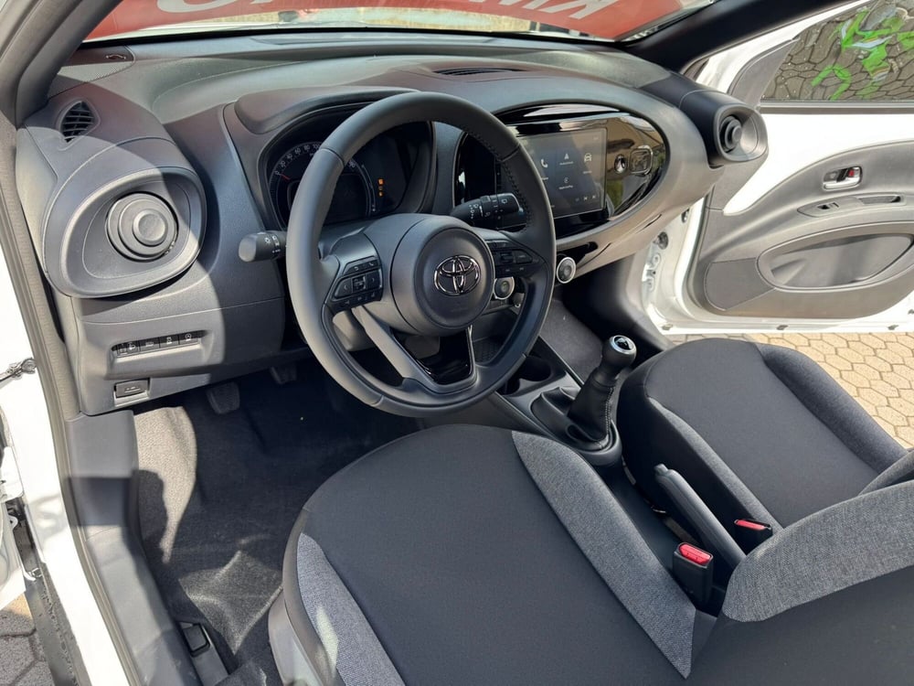 Toyota Aygo X nuova a Como (10)