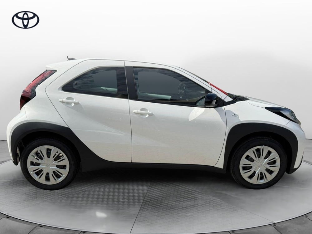 Toyota Aygo X nuova a Como (11)
