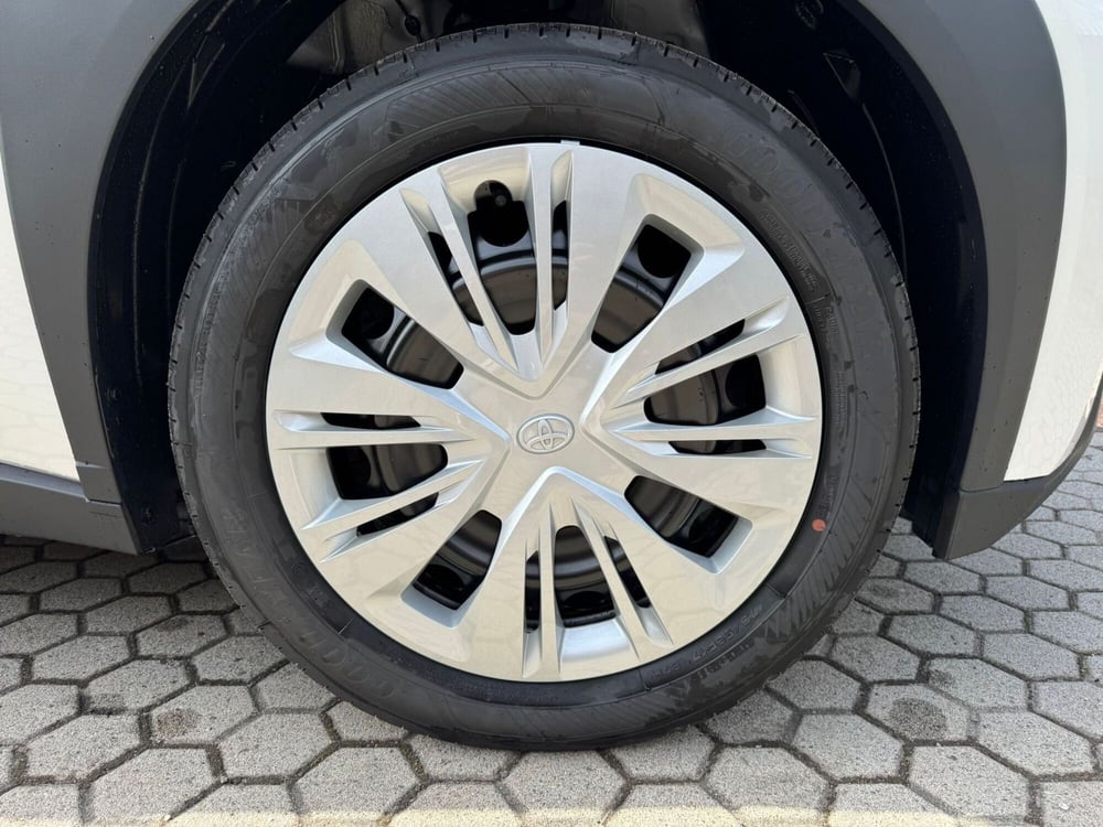 Toyota Aygo X nuova a Como (12)