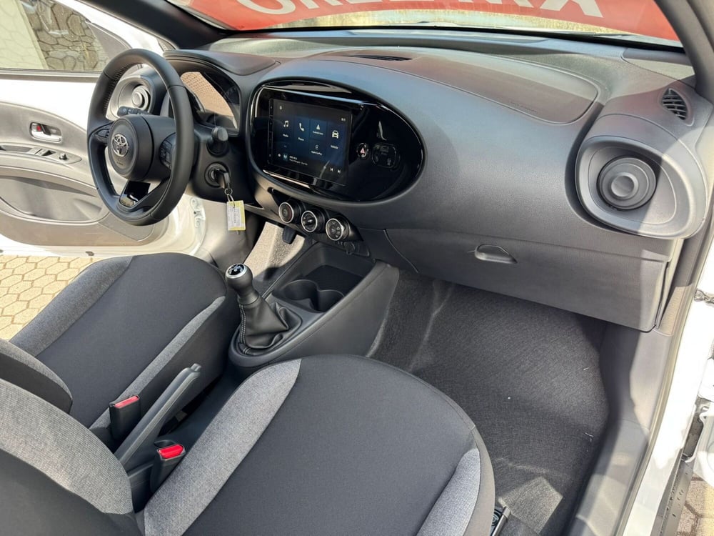 Toyota Aygo X nuova a Como (6)