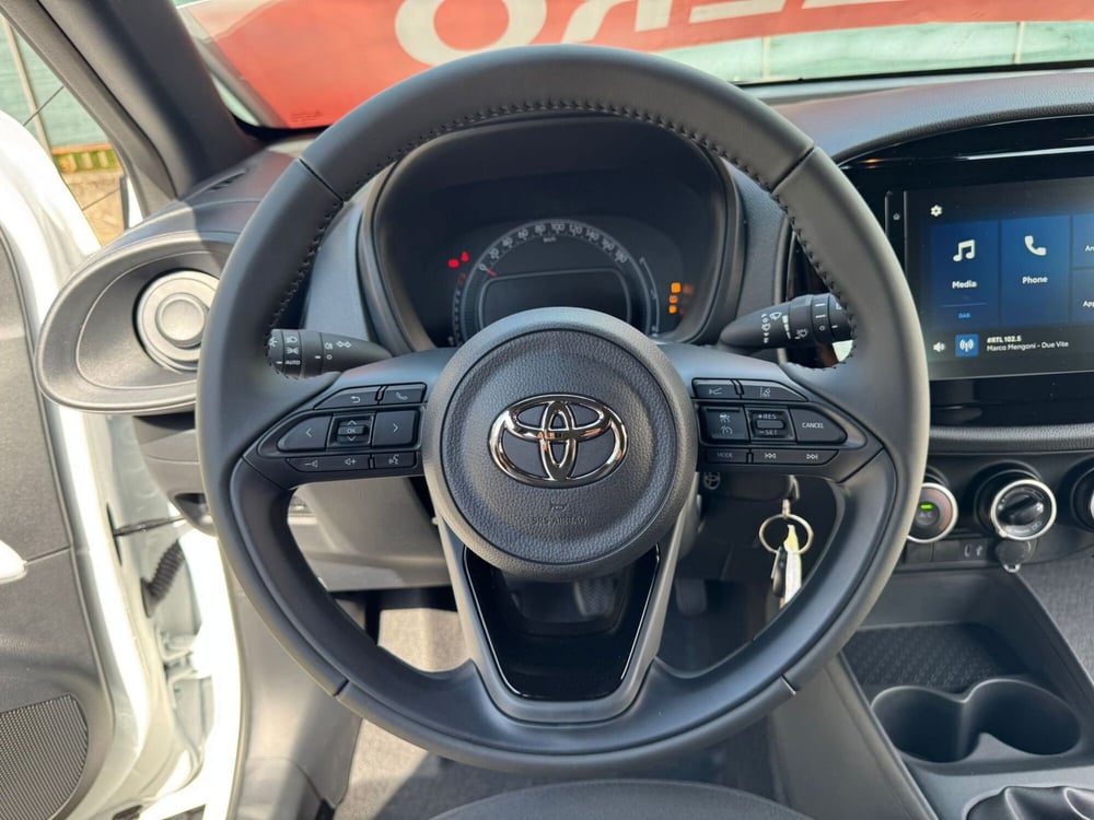 Toyota Aygo X nuova a Como (9)