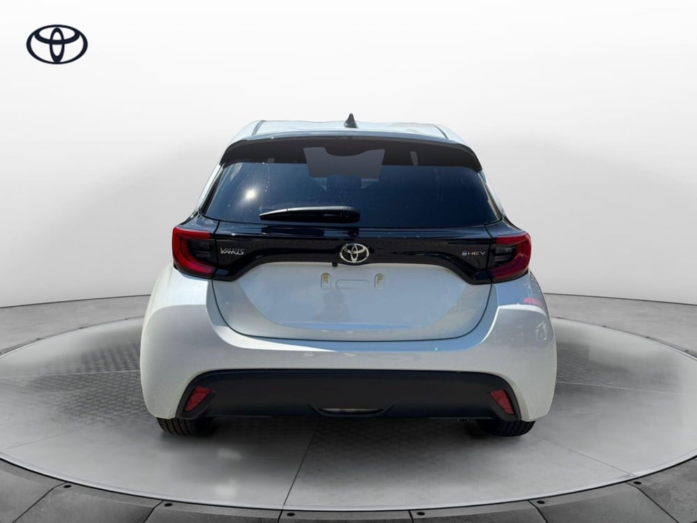 Toyota Yaris nuova a Como (4)