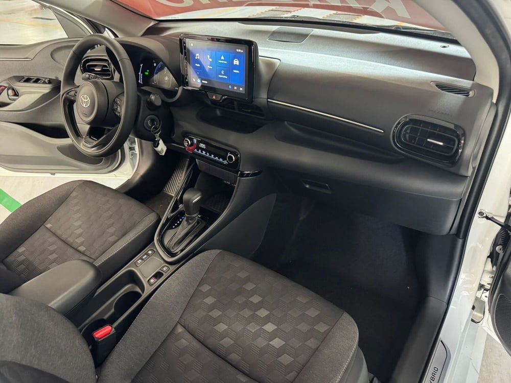 Toyota Yaris nuova a Como (6)