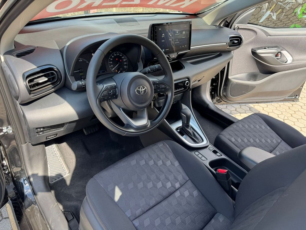 Toyota Yaris nuova a Como (10)