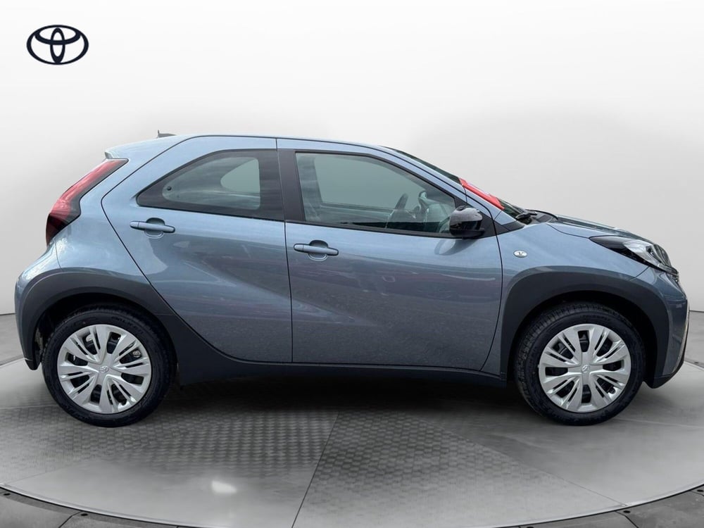 Toyota Aygo X nuova a Como (7)