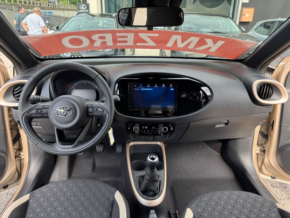 Toyota Aygo X nuova a Como (7)