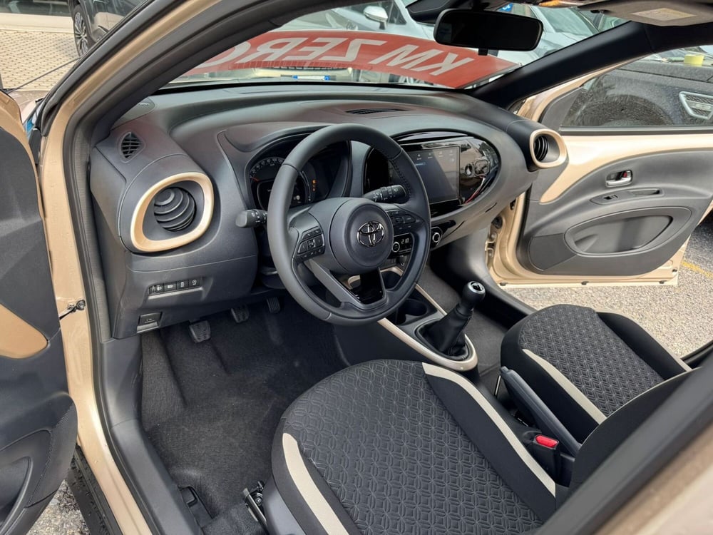 Toyota Aygo X nuova a Como (8)