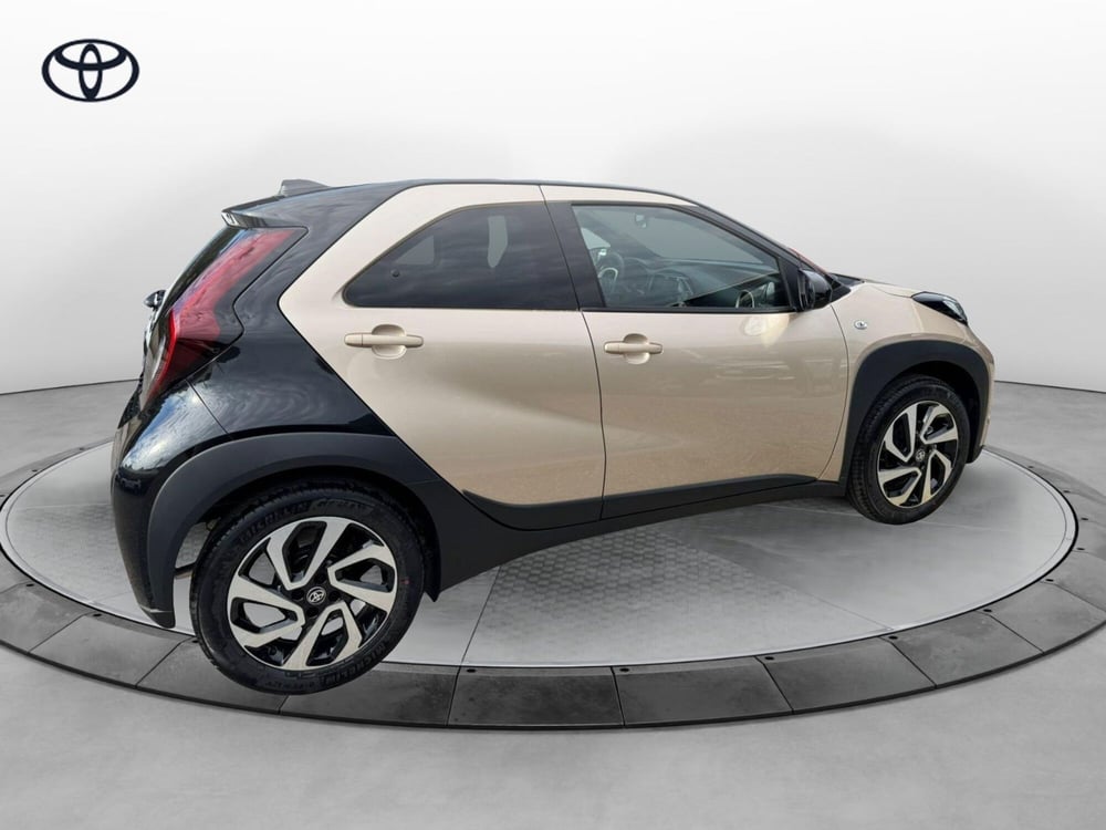 Toyota Aygo X nuova a Como (9)