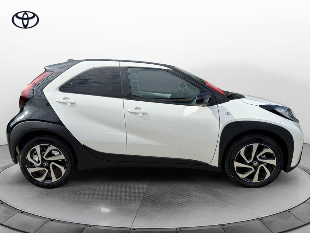 Toyota Aygo X nuova a Como (10)