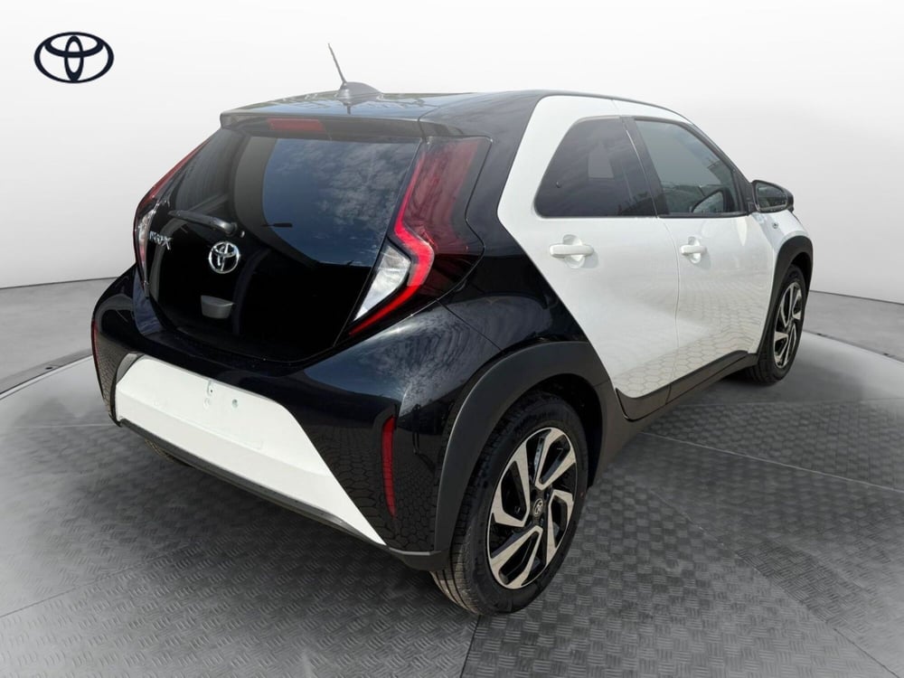 Toyota Aygo X nuova a Como (11)