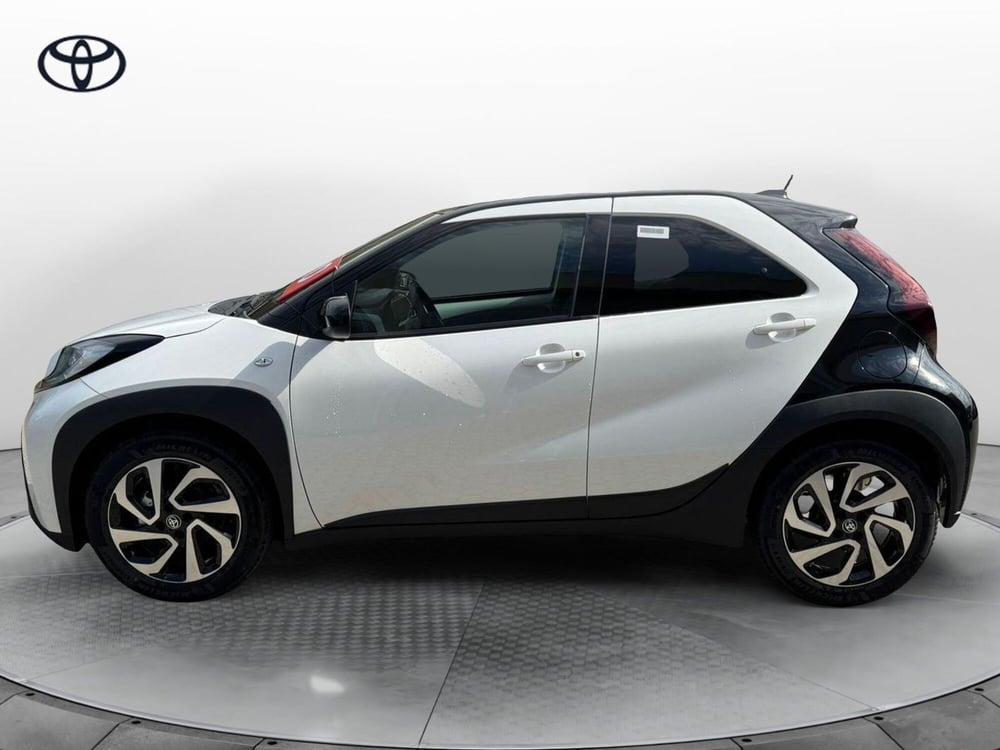 Toyota Aygo X nuova a Como (3)
