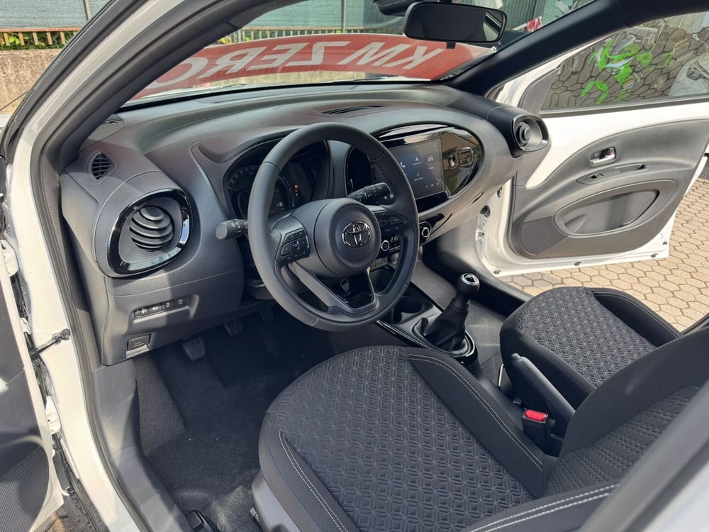 Toyota Aygo X nuova a Como (6)