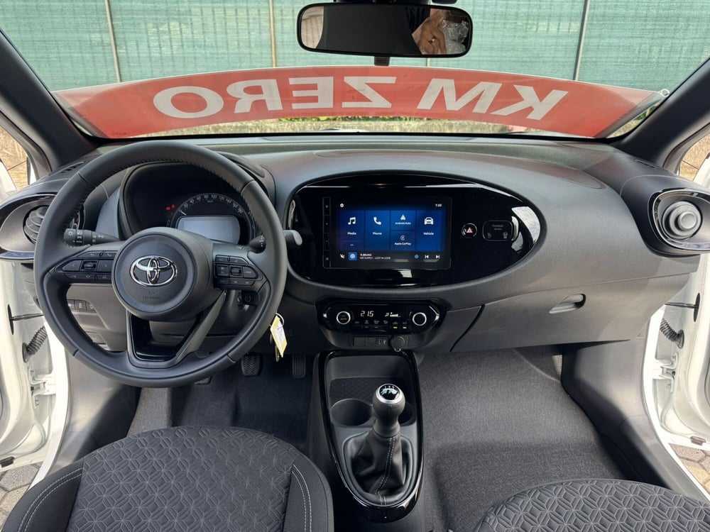 Toyota Aygo X nuova a Como (8)