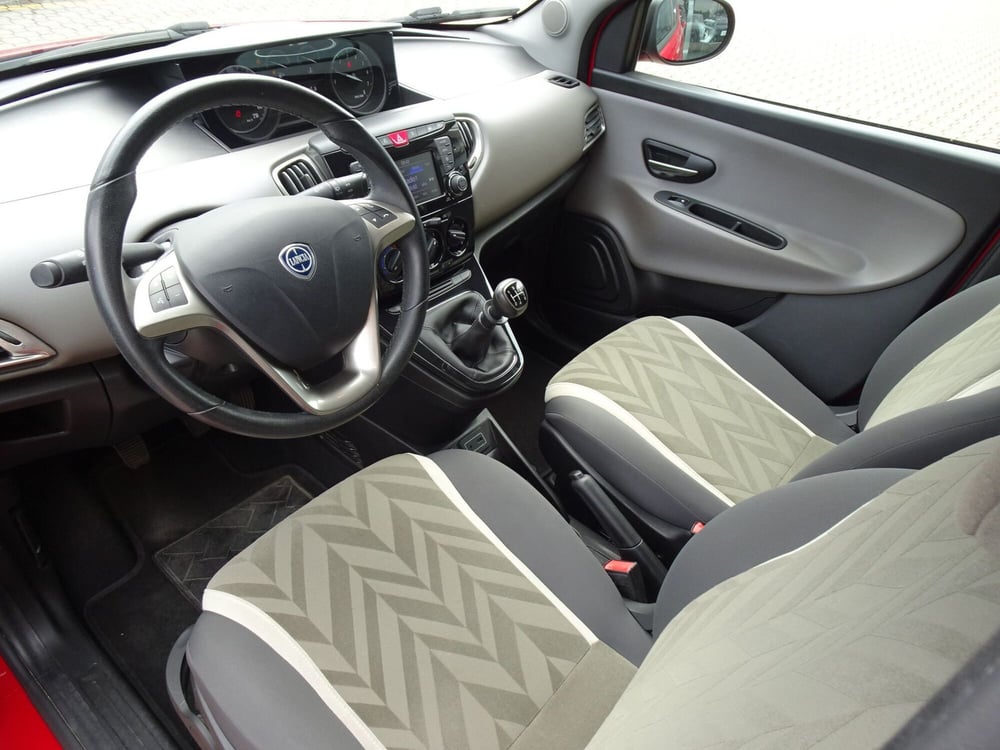 Lancia Ypsilon usata a Treviso (10)