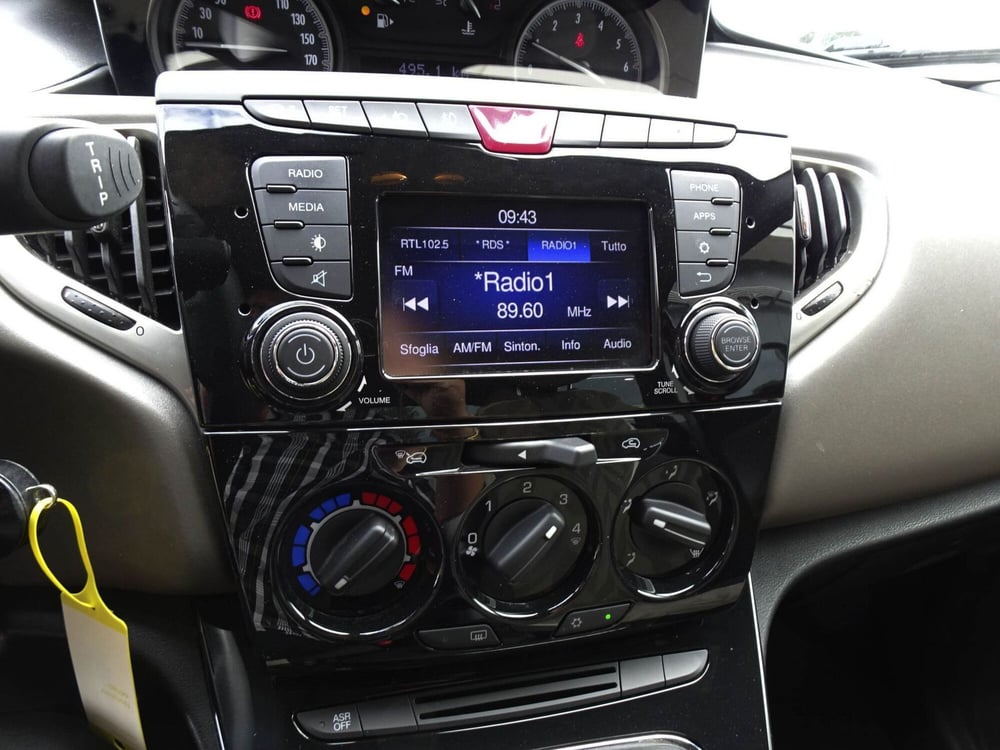 Lancia Ypsilon usata a Treviso (17)