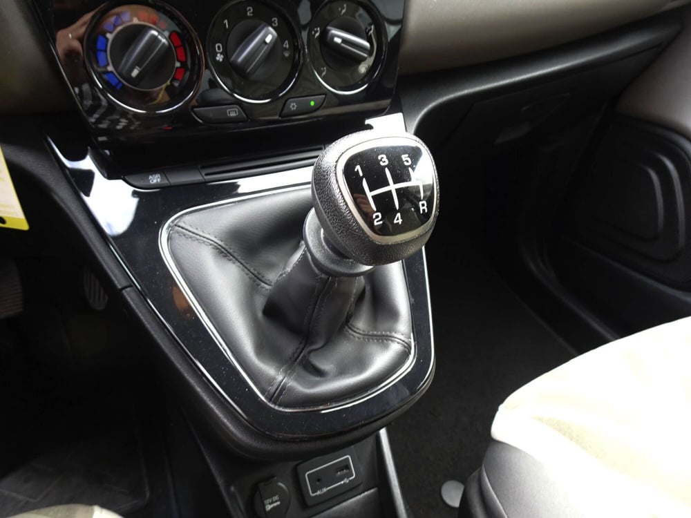 Lancia Ypsilon usata a Treviso (18)