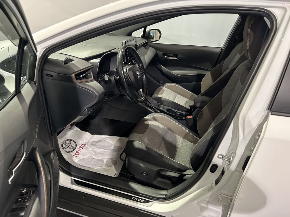 Toyota Corolla Touring Sports usata a Milano (12)