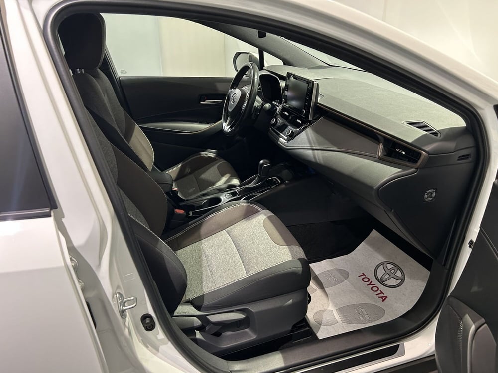 Toyota Corolla Touring Sports usata a Milano (6)
