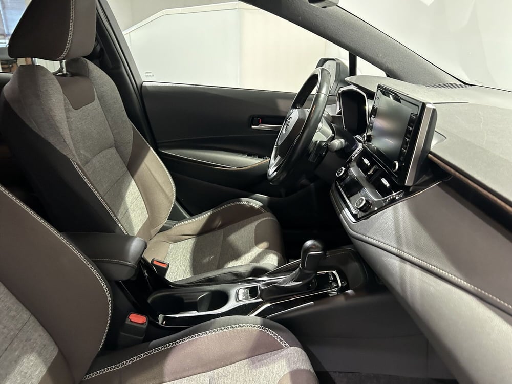 Toyota Corolla Touring Sports usata a Milano (7)