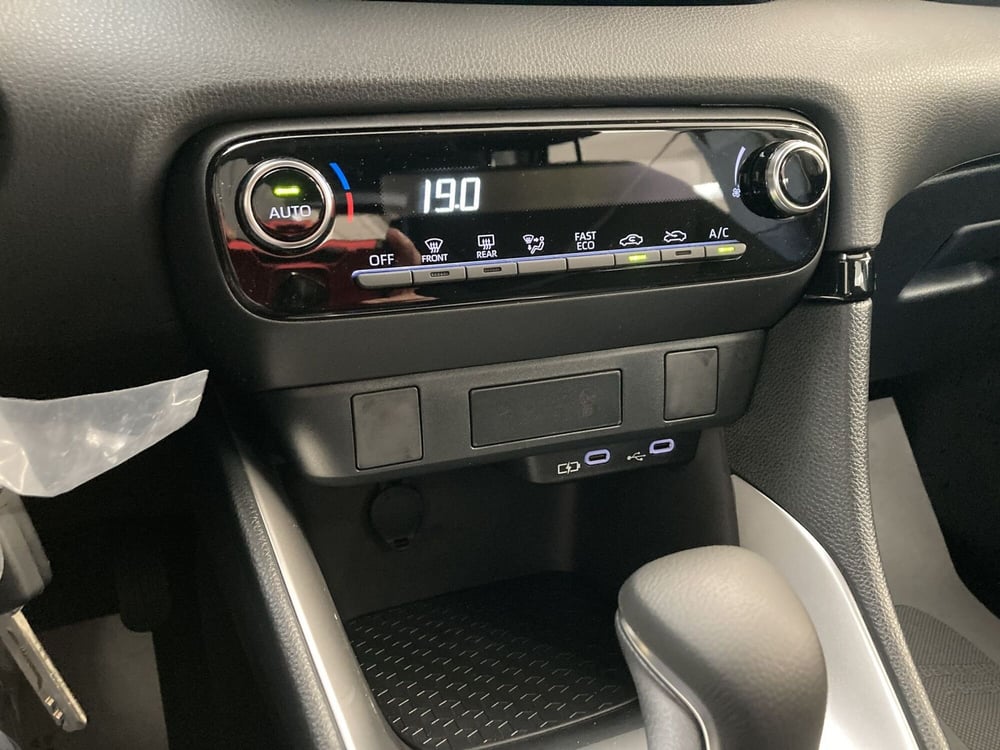 Mazda Mazda2 Hybrid nuova a Pavia (14)