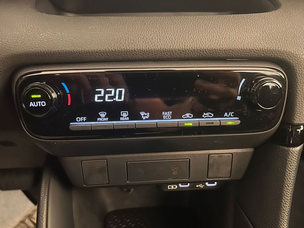Mazda Mazda2 Hybrid nuova a Pavia (8)