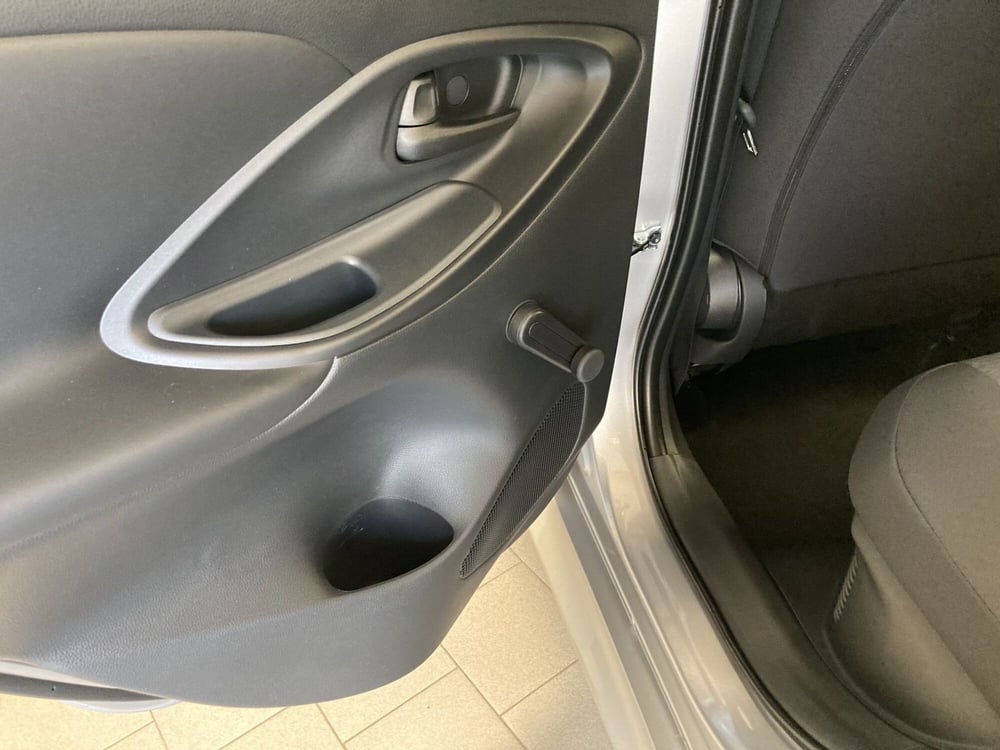 Mazda Mazda2 Hybrid nuova a Pavia (12)