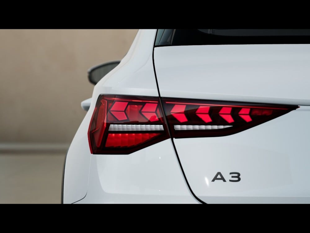 Audi A3 allstreet nuova a Livorno (7)
