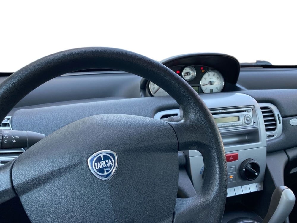 Lancia Ypsilon usata a Bologna (14)