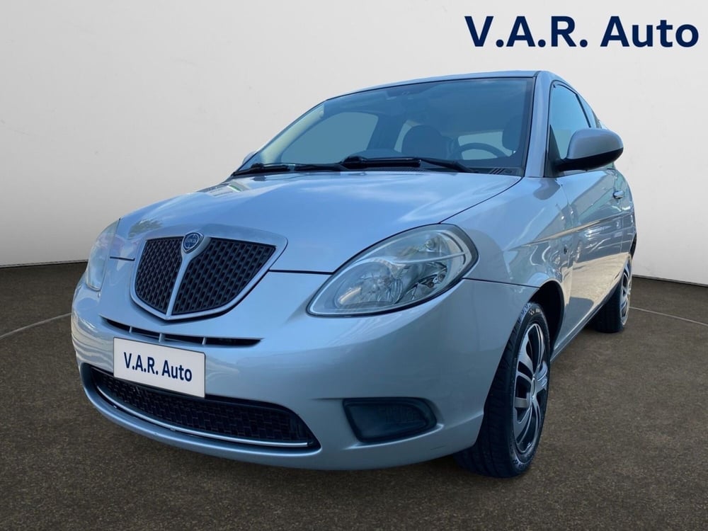 Lancia Ypsilon usata a Bologna (6)