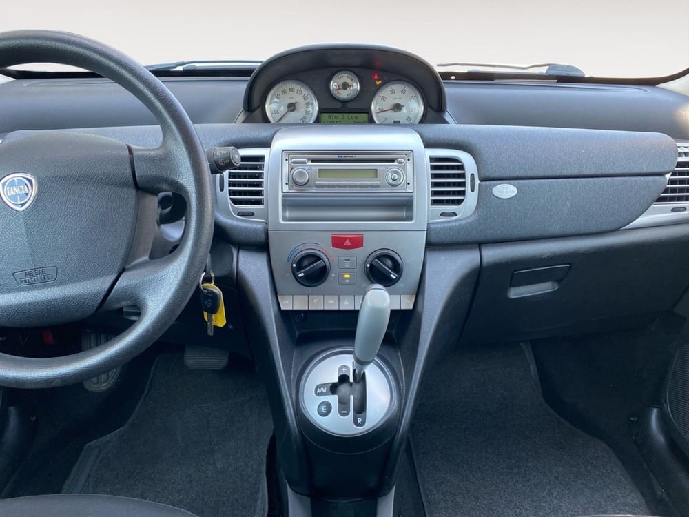 Lancia Ypsilon usata a Bologna (7)