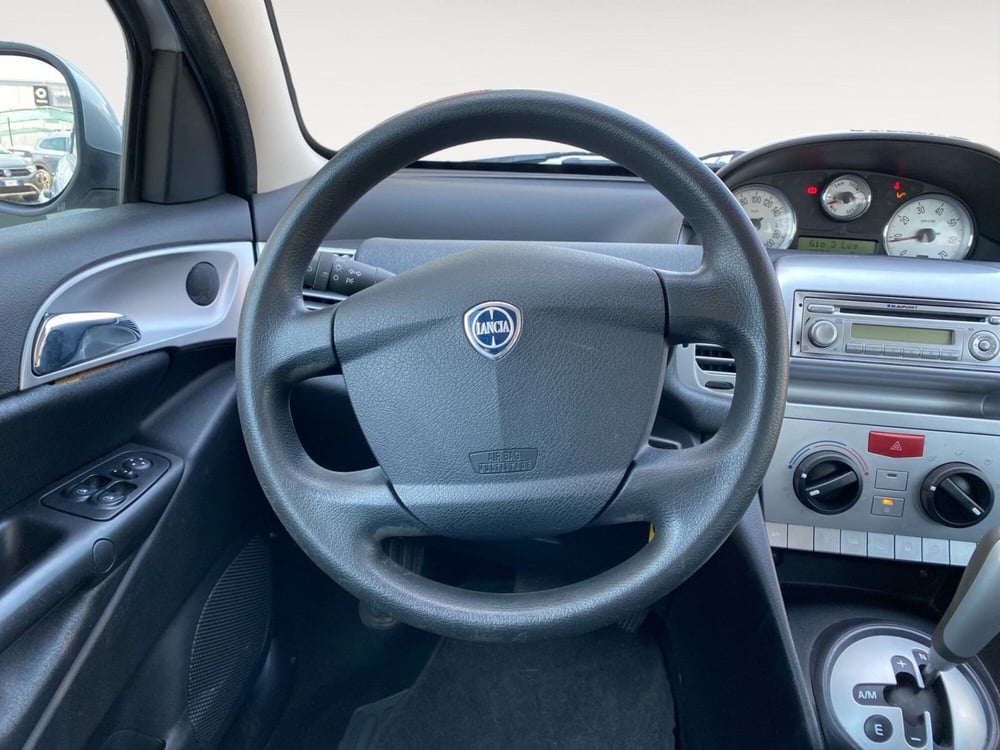 Lancia Ypsilon usata a Bologna (8)