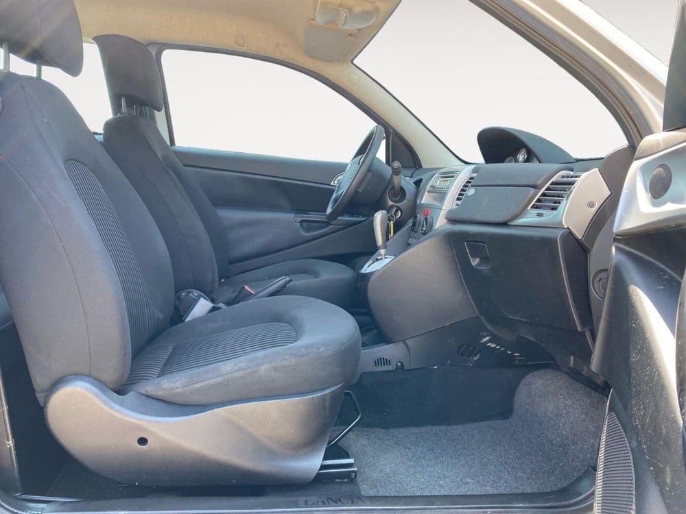 Lancia Ypsilon usata a Bologna (9)