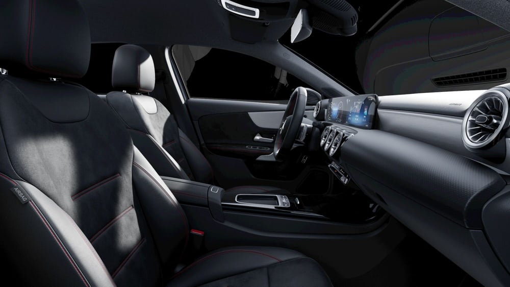Mercedes-Benz Classe A Sedan nuova a Milano (7)