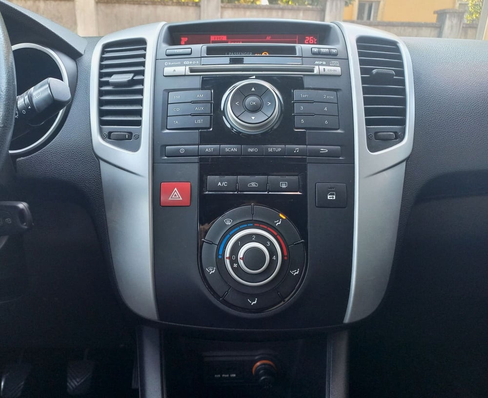 Kia Venga usata a Milano (10)
