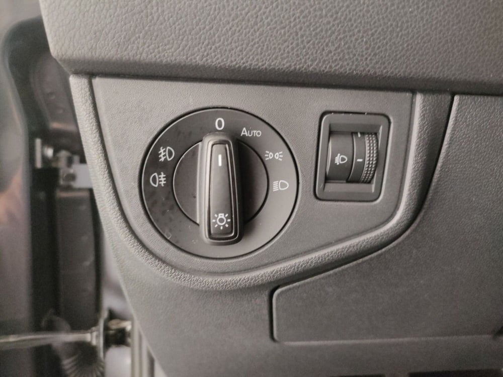 Volkswagen Taigo usata a Napoli (17)