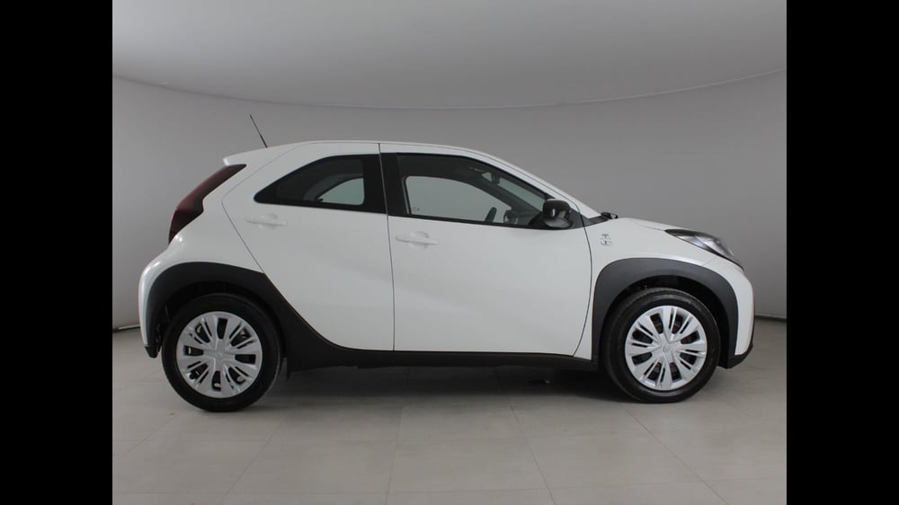 Toyota Aygo X nuova a Palermo (14)