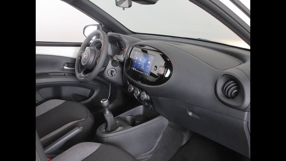 Toyota Aygo X nuova a Palermo (6)